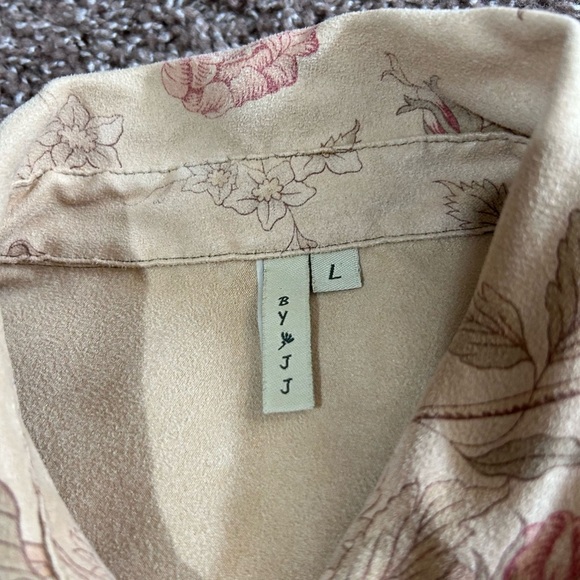 Bu JJ Cream and Pink Utility Jacket with Floral Design - Picture 6 of 8
